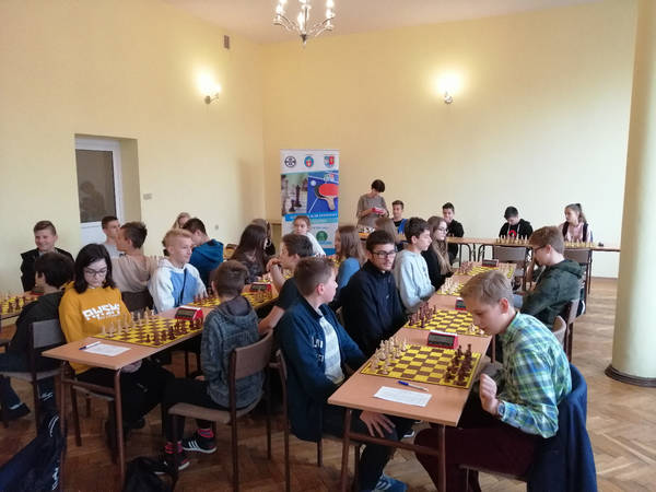 zdjęcie do
													 artykułu SP w Boguchwale na wysokim miejscu w półfinale wojewódzkim w szachach 