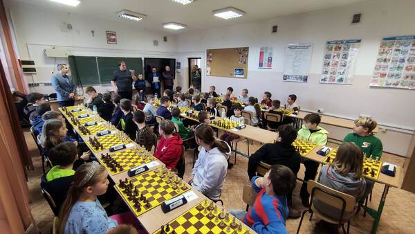 zdjęcie do
												 artykułu VI Turniej Szachowy o Puchar Dyrektora Szkoły Podstawowej w Zgłobniu